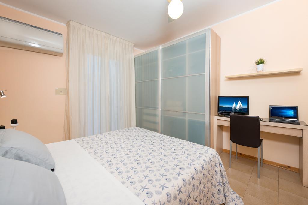 Hotel Cuba Милано Мартима Екстериор снимка