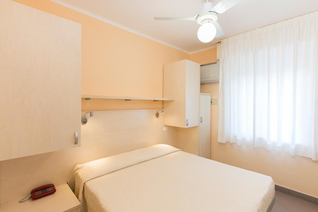 Hotel Cuba Милано Мартима Екстериор снимка