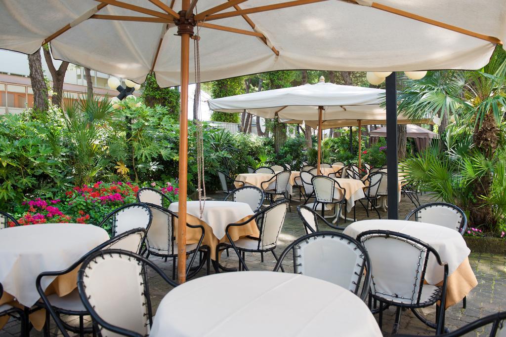Hotel Cuba Милано Мартима Екстериор снимка