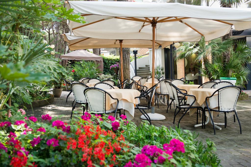 Hotel Cuba Милано Мартима Екстериор снимка